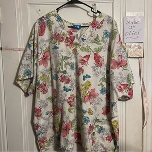 HQ Floral Women's scrub/uniform. 3x